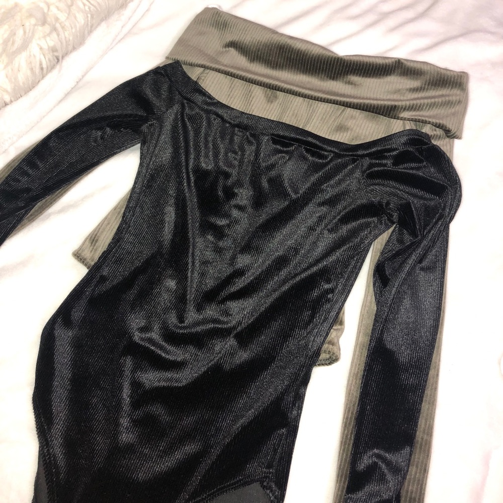 2 bodysuits